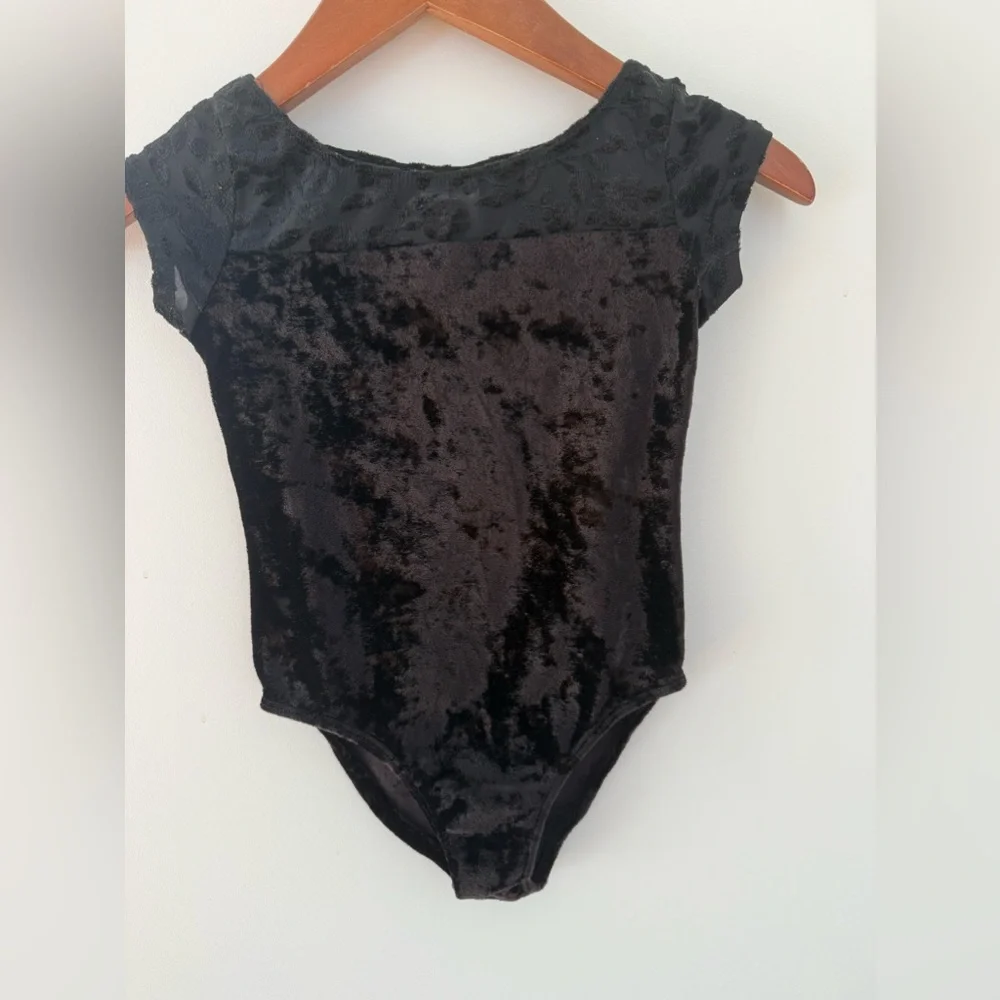 DANSKIN Now leotard Black Velvet / Lace Girls One Piece Dance Gymnastics M 7/8